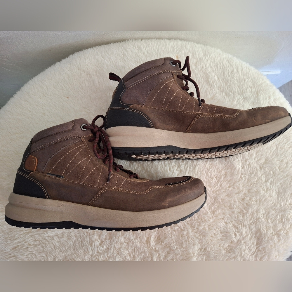 Men's Clarks Brown Boots Size 11.